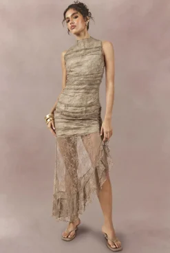 boohoo Robe Midaxi Drapée Avec Détail En Dentelle<Femme Satin Et Dentelle|Robes