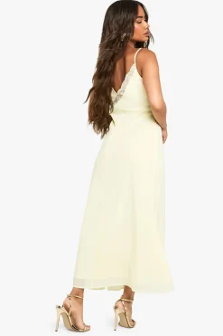 Robe midaxi à détails en dentelle chiffon et volants