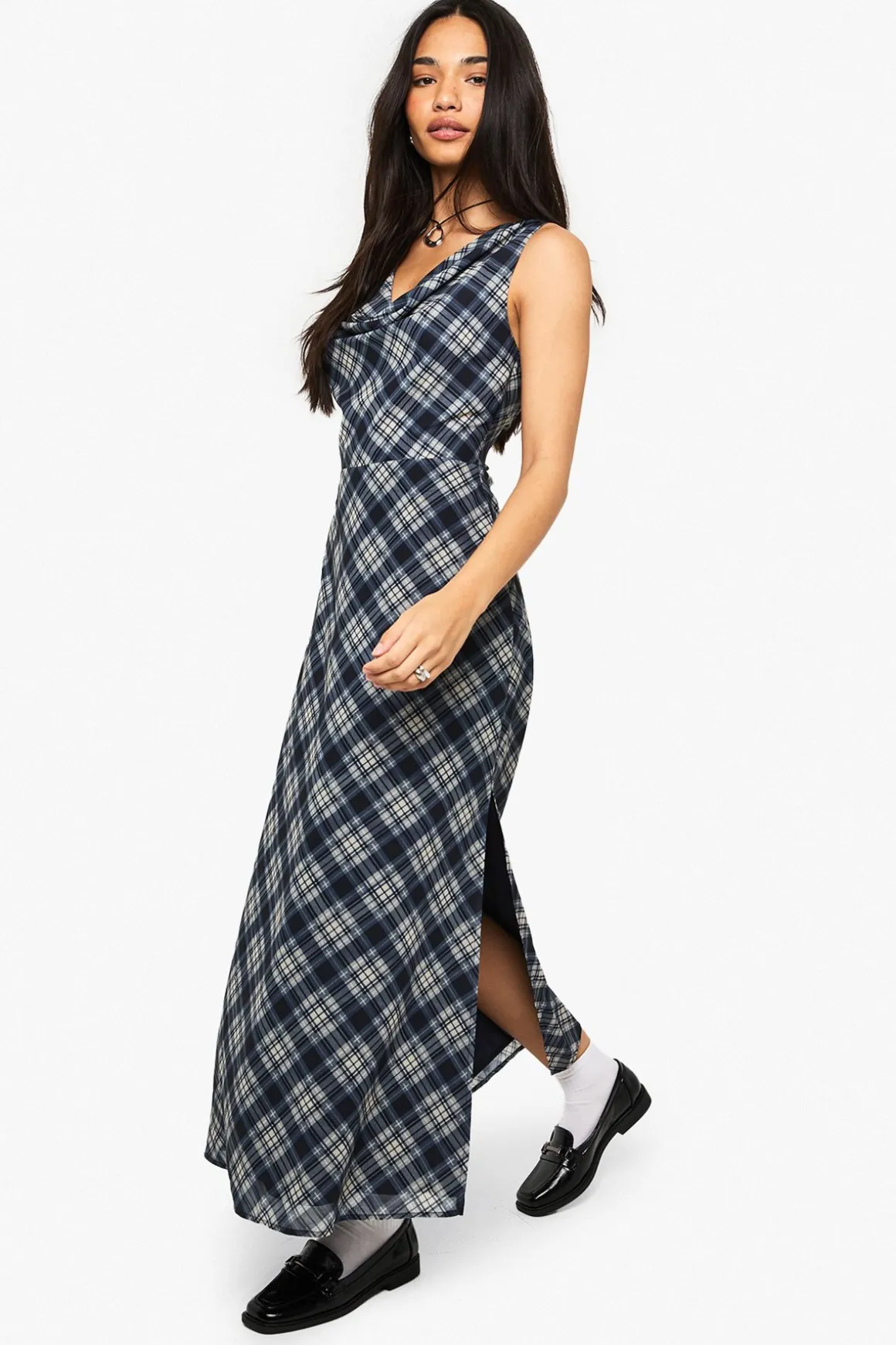 Robe midaxi en chiffon à carreaux avec encolure drapée