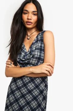 Robe midaxi en chiffon à carreaux avec encolure drapée