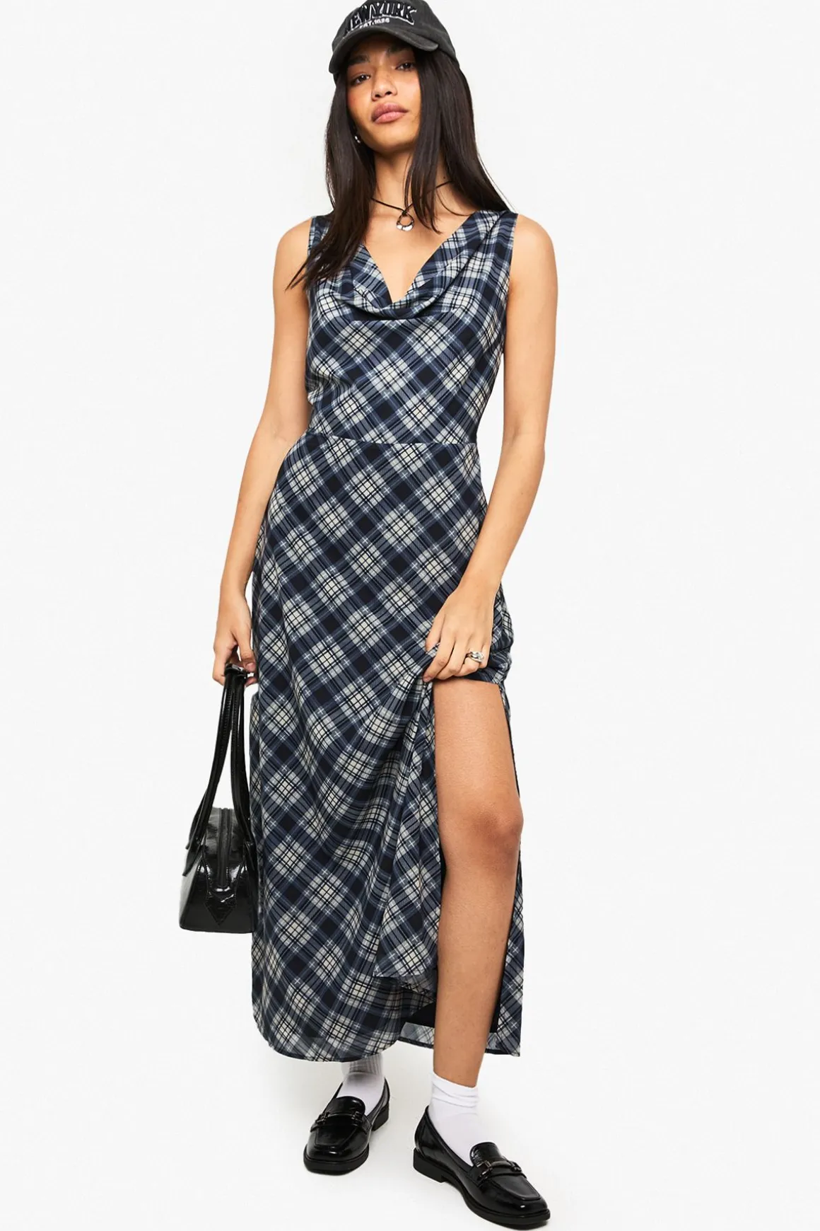 Robe midaxi en chiffon à carreaux avec encolure drapée