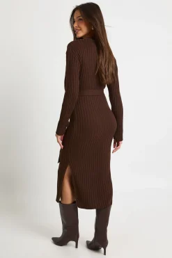 Robe midaxi en maille côtelée à la taille ceinturée