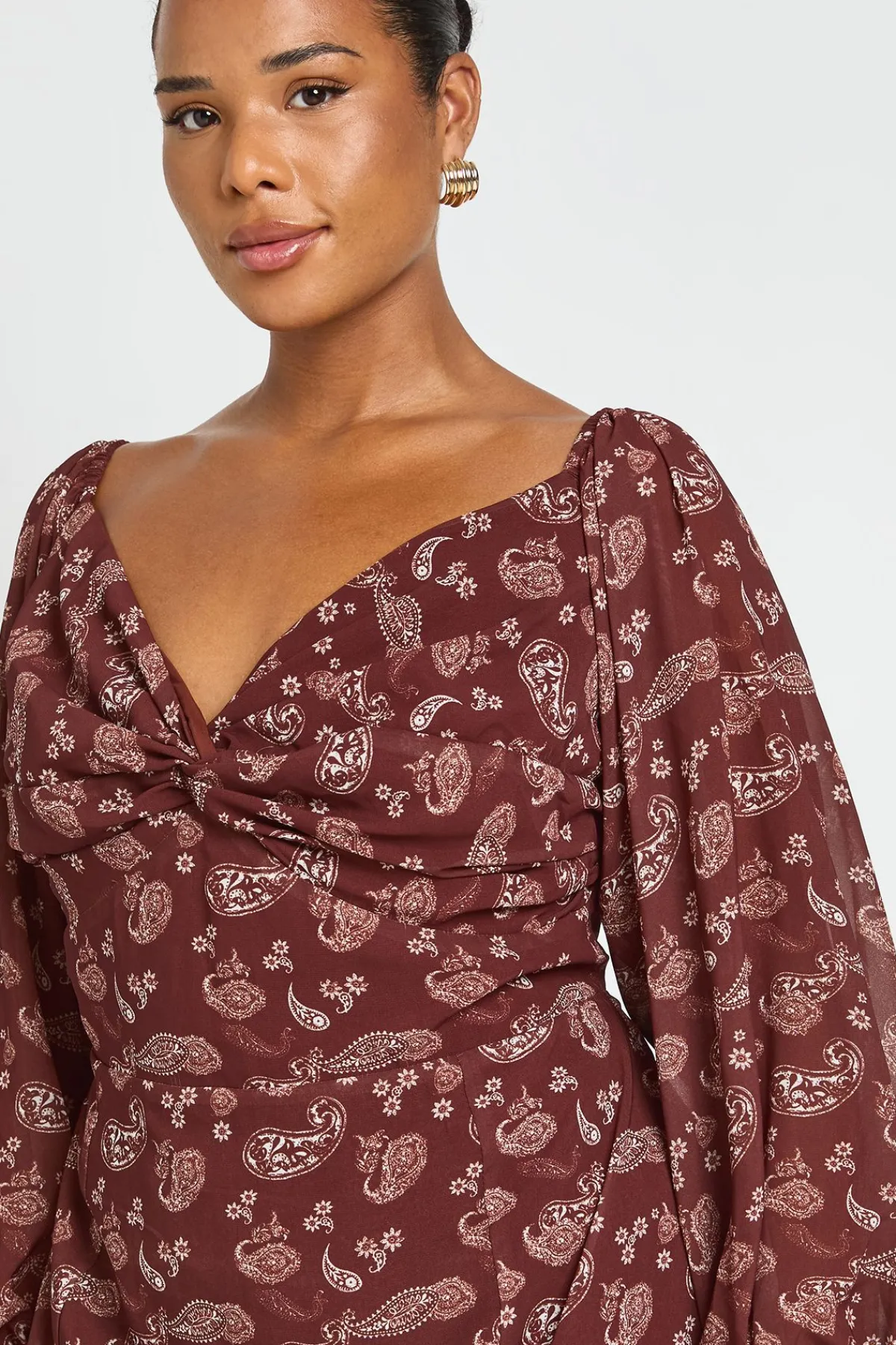 boohoo Robe Midaxi En Mousseline Motif Paisley Grande Taille<Femme Toutes Les Robes|Robes À Manches Longues