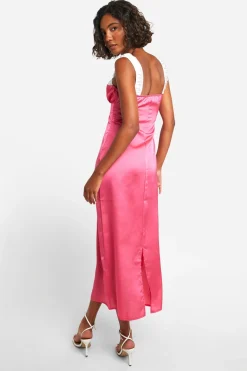 Robe Midaxi en satin à détails contrastés