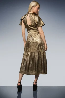 Robe Midaxi en Satin Métallisé à Manches Cape DP Luxe