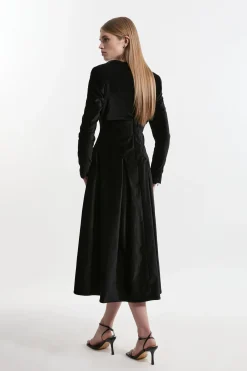 Robe midaxi en velours à plis sur mesure et jupe évasée