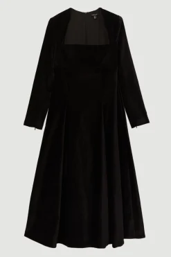 Robe midaxi en velours à plis sur mesure et jupe évasée