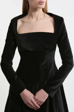 Robe midaxi en velours à plis sur mesure et jupe évasée