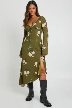 Robe midaxi florale asymétrique à manches évasées