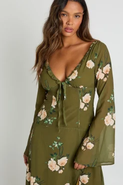 Robe midaxi florale asymétrique à manches évasées