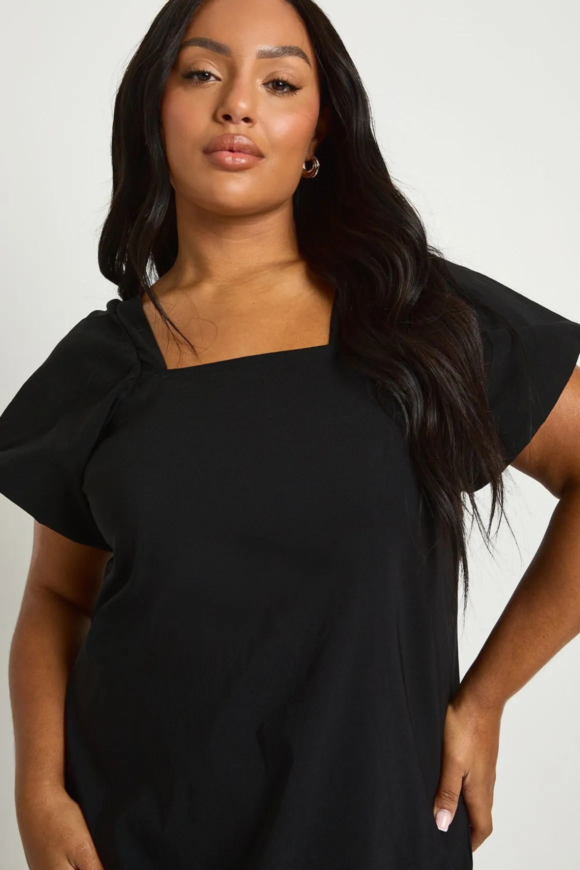 Robe midaxi à fronces avec manches bouffantes et ourlet tombé