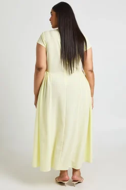 boohoo Robe Midaxi Grande Taille À Jupe Volumineuse Texturée<Femme Robes Mi-Longues|Robes Patineuses