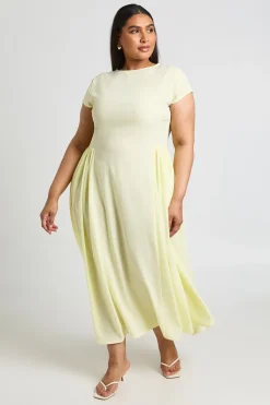 boohoo Robe Midaxi Grande Taille À Jupe Volumineuse Texturée<Femme Robes Mi-Longues|Robes Patineuses