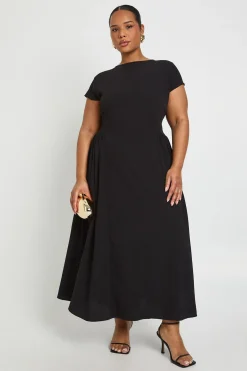 boohoo Robe Midaxi Grande Taille à Jupe Volumineuse Texturée<Femme Robes Mi-Longues|Robes Patineuses