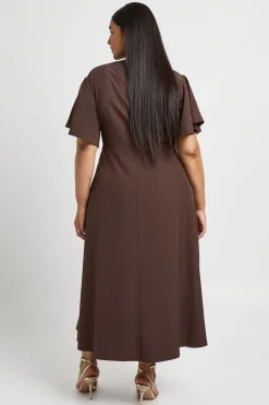boohoo Robe Midaxi Grande Taille À Manches Papillon<Femme Looks Chocolat|Robes