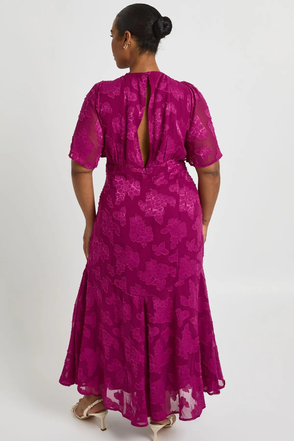 boohoo Robe Midaxi Grande Taille À Manches Papillon En Mousseline Dévorée<Femme Toutes Les Robes|Robes Patineuses