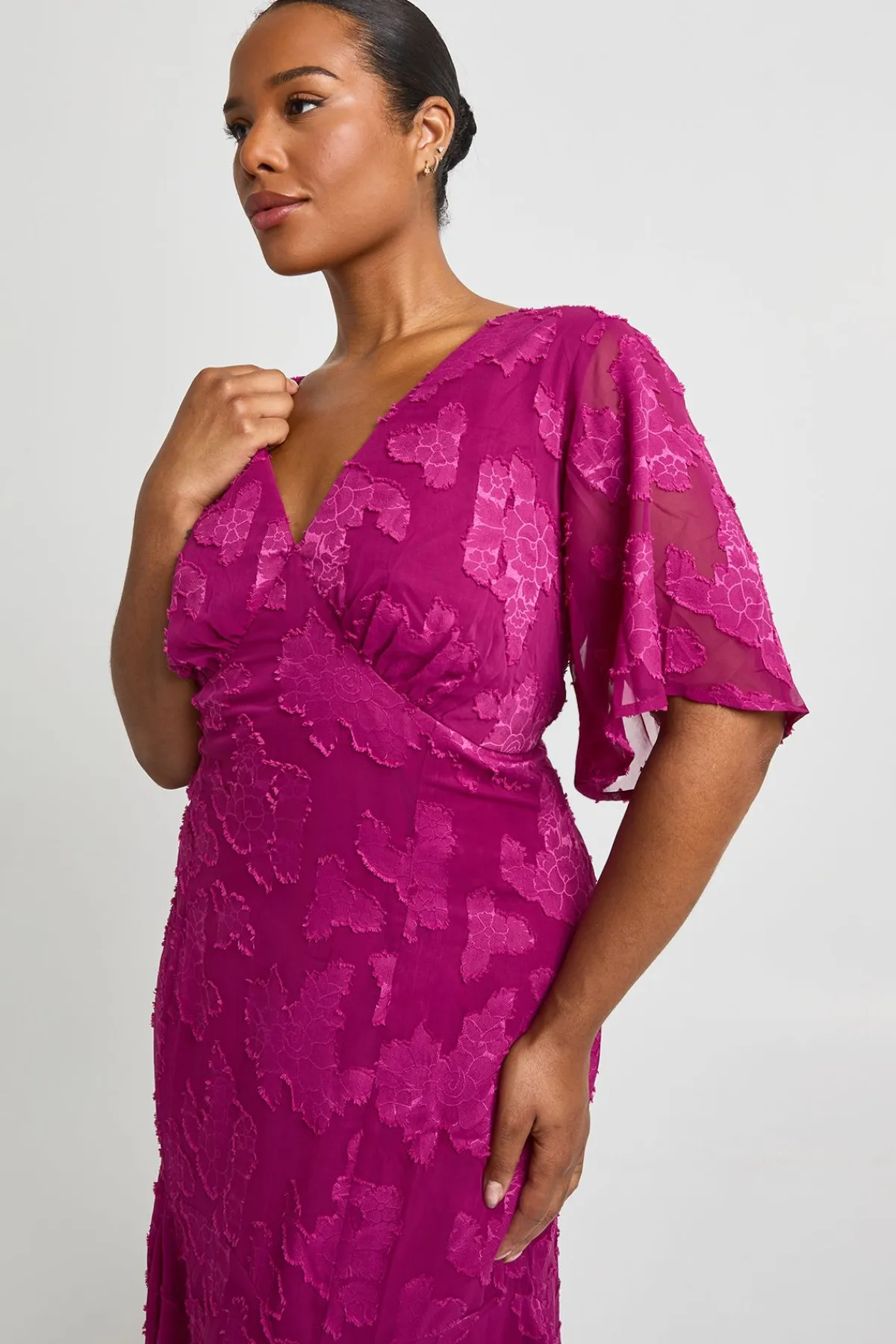 boohoo Robe Midaxi Grande Taille À Manches Papillon En Mousseline Dévorée<Femme Toutes Les Robes|Robes Patineuses
