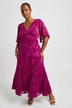 boohoo Robe Midaxi Grande Taille À Manches Papillon En Mousseline Dévorée<Femme Toutes Les Robes|Robes Patineuses