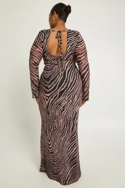 boohoo Robe Midaxi Grande Taille à Motif Zèbre avec Épaulettes<Femme Robes À Manches Longues|Robes