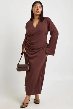 Robe Midaxi Grande Taille Tissée à Détails Drapés et Coupe Portefeuille