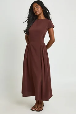 boohoo Robe Midaxi À Jupe Volumineuse Texturée<Femme Toutes Les Robes|Robes Patineuses