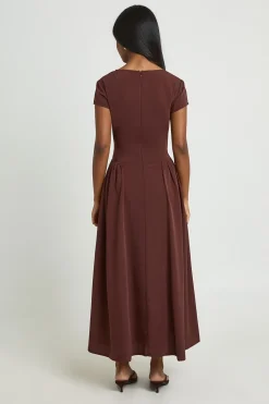 boohoo Robe Midaxi À Jupe Volumineuse Texturée<Femme Toutes Les Robes|Robes Patineuses
