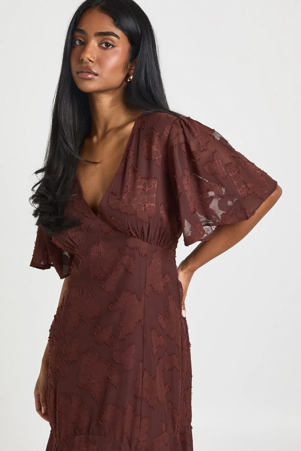 boohoo Robe Midaxi à Manches Évasées Motif Floral Dévoré<Femme Looks Chocolat|Robes Patineuses