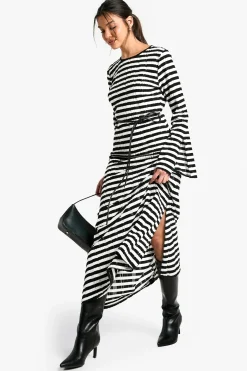 Robe midaxi à manches évasées texturées à rayures