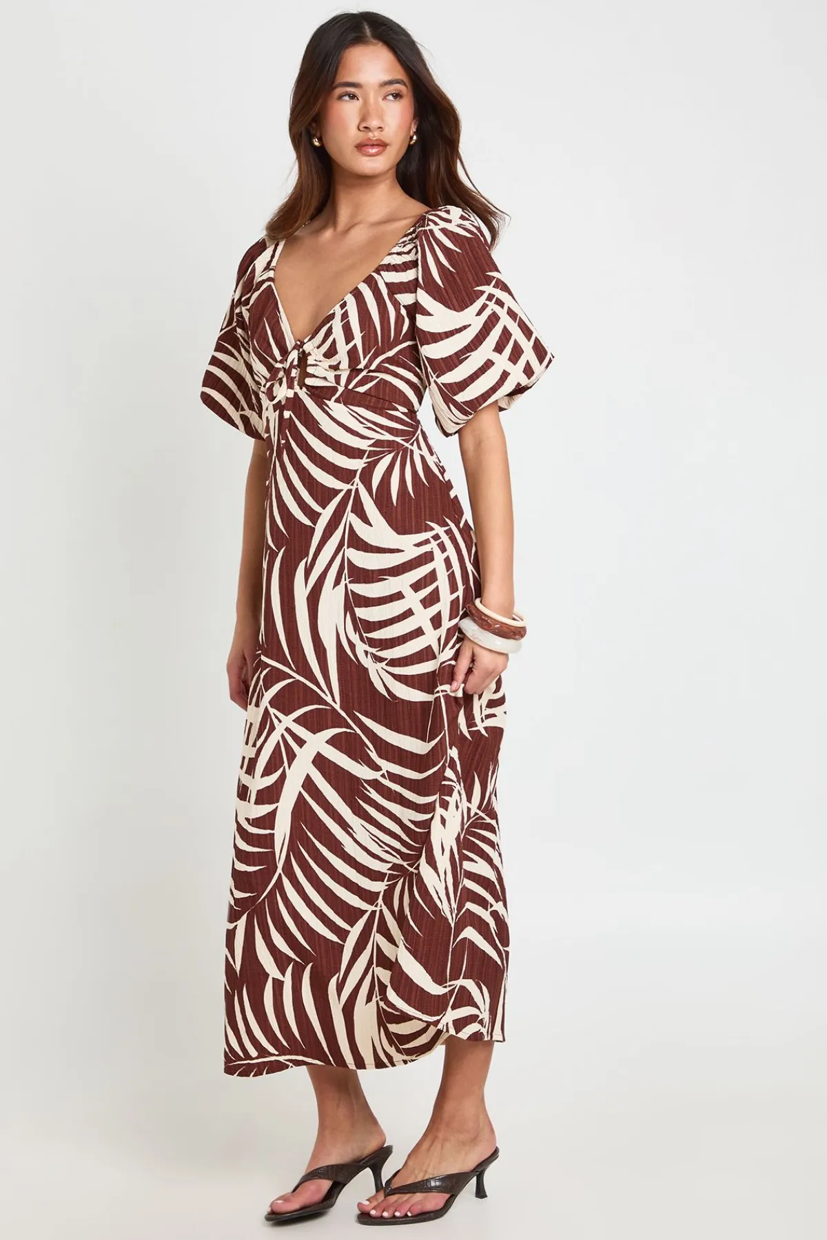 boohoo Robe Midaxi À Manches Volumineuses Et Imprimé Palmier Texturé<Femme Toutes Les Robes|Robes Patineuses