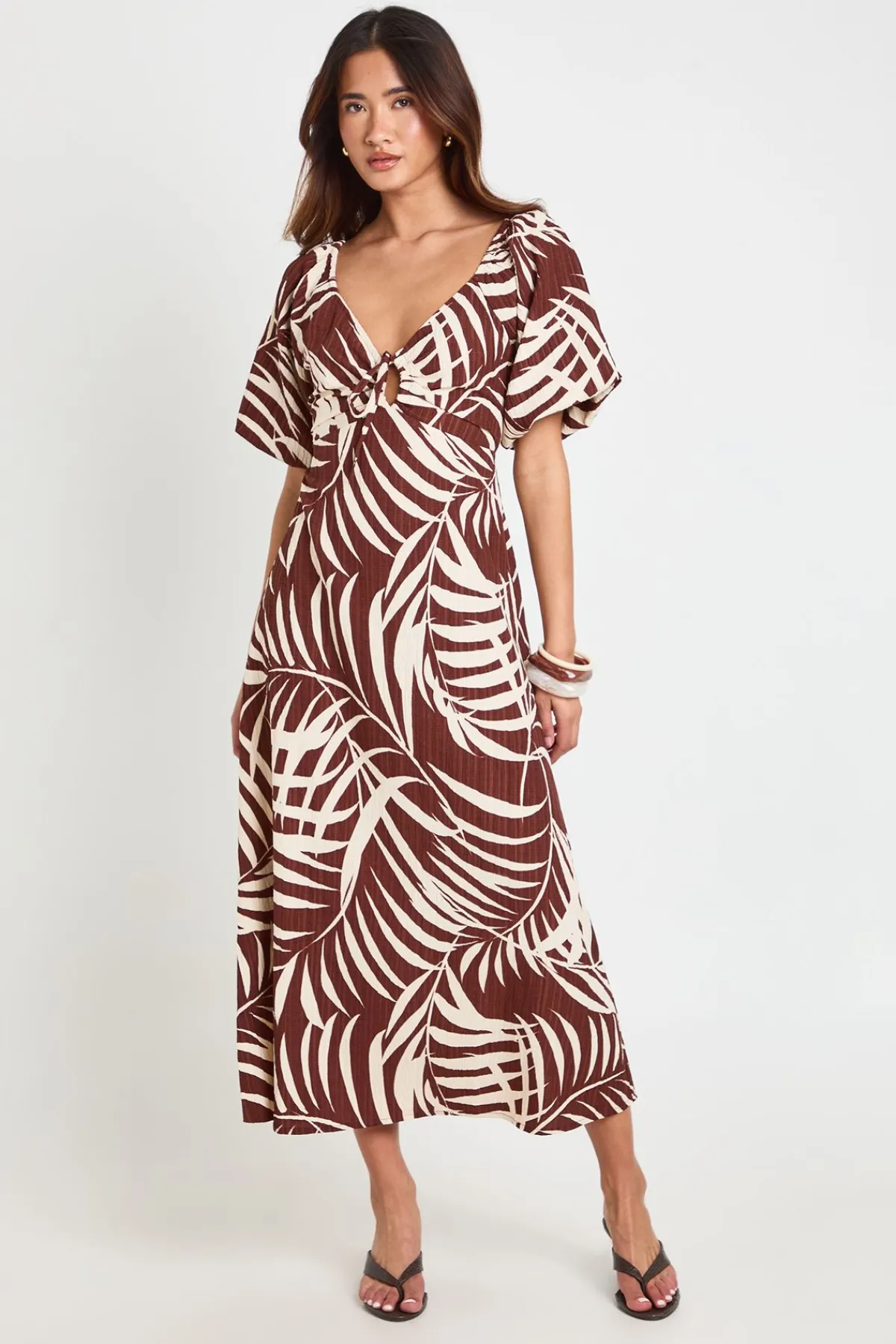 boohoo Robe Midaxi À Manches Volumineuses Et Imprimé Palmier Texturé<Femme Toutes Les Robes|Robes Patineuses