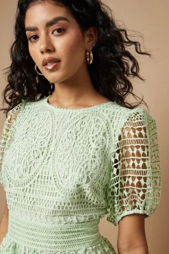 Robe Midaxi Petite à Manches Bouffantes en Dentelle