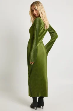 boohoo Robe midaxi plissée à manches flare<Femme Toutes Les Robes|Robes À Manches Longues