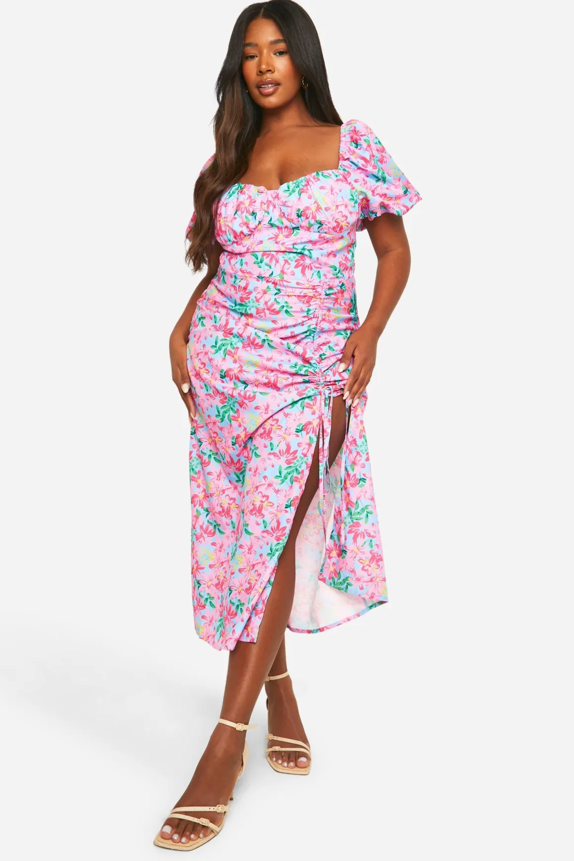 Robe midaxi pour grandes tailles en tissu tissé à motifs floraux discrets et froncée
