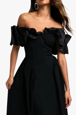 Robe midaxi skater Bardot structurée en taffetas extrême à volants