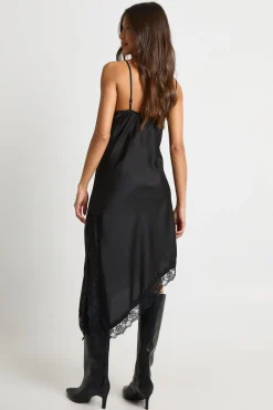 Robe midaxi slip en satin asymétrique à dentelle