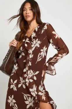 boohoo Robe midaxi smock en chiffon fleuri<Femme Looks Chocolat|Robes À Manches Longues