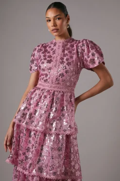 Coast Robe Midaxi Étagée à Manches Courtes avec Sequins Floraux<Femme Toutes Les Robes|Robes Mi-Longues