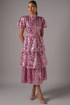 Coast Robe Midaxi Étagée à Manches Courtes avec Sequins Floraux<Femme Toutes Les Robes|Robes Mi-Longues