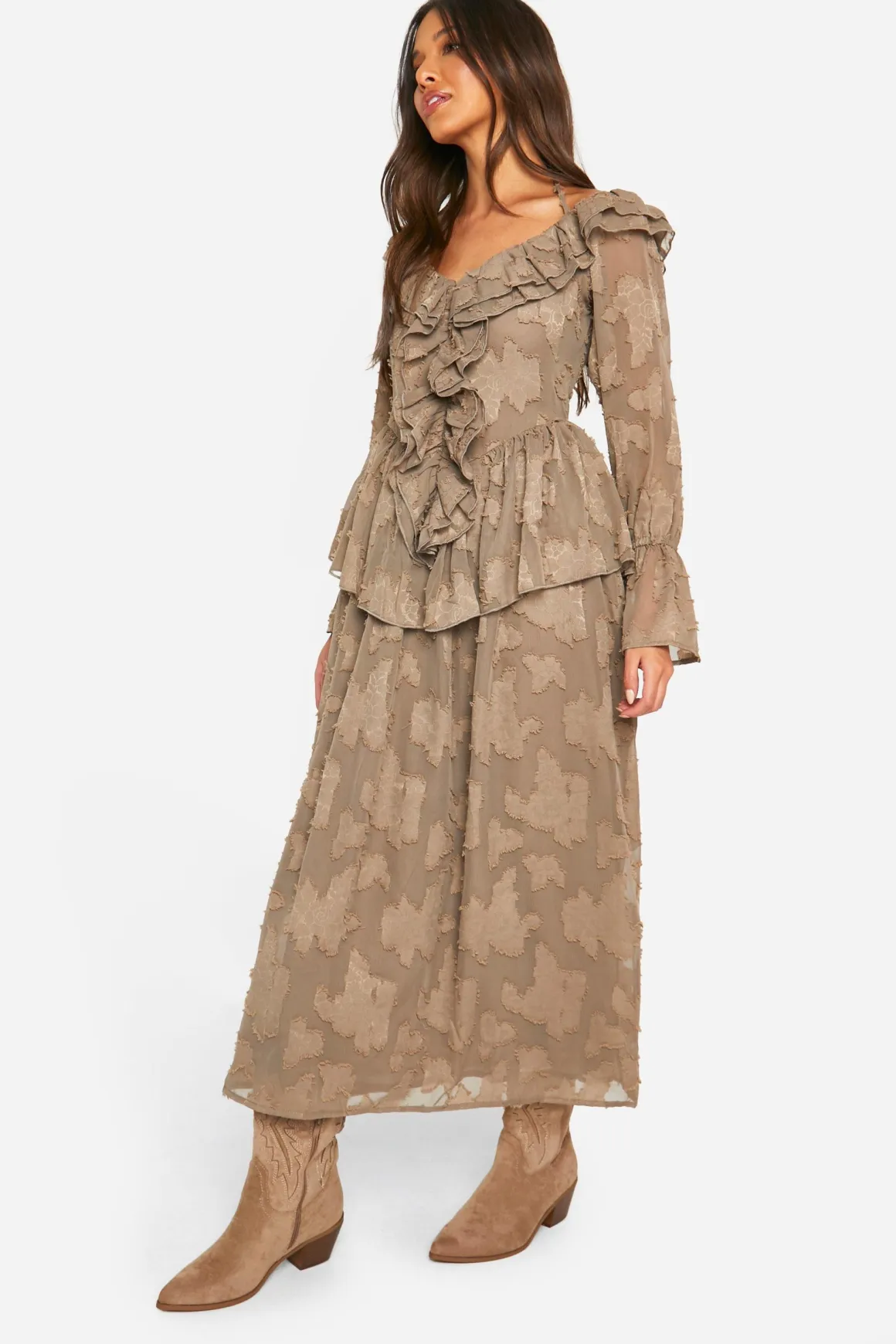 Robe midaxi texturée avec volants à l'avant