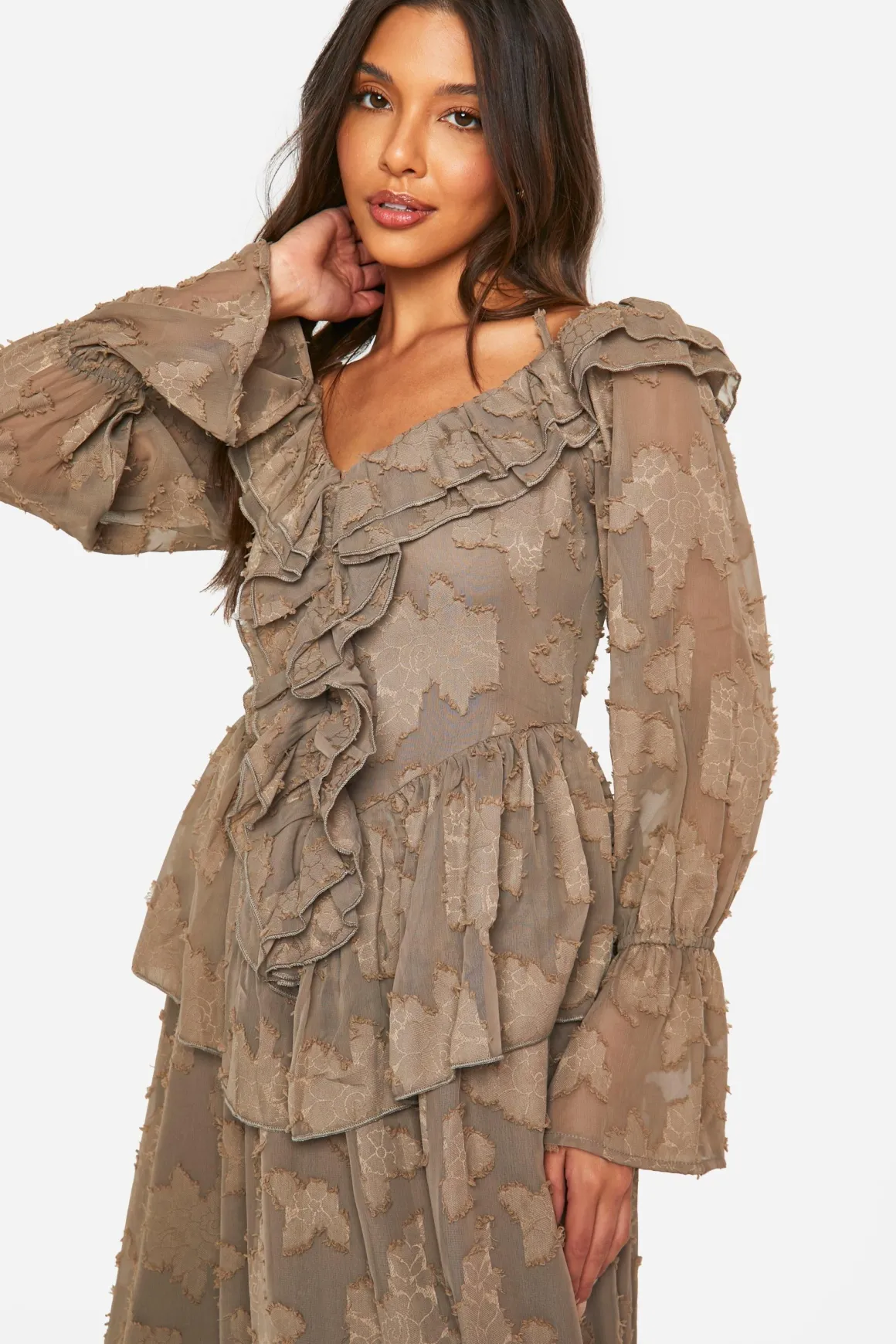 Robe midaxi texturée avec volants à l'avant