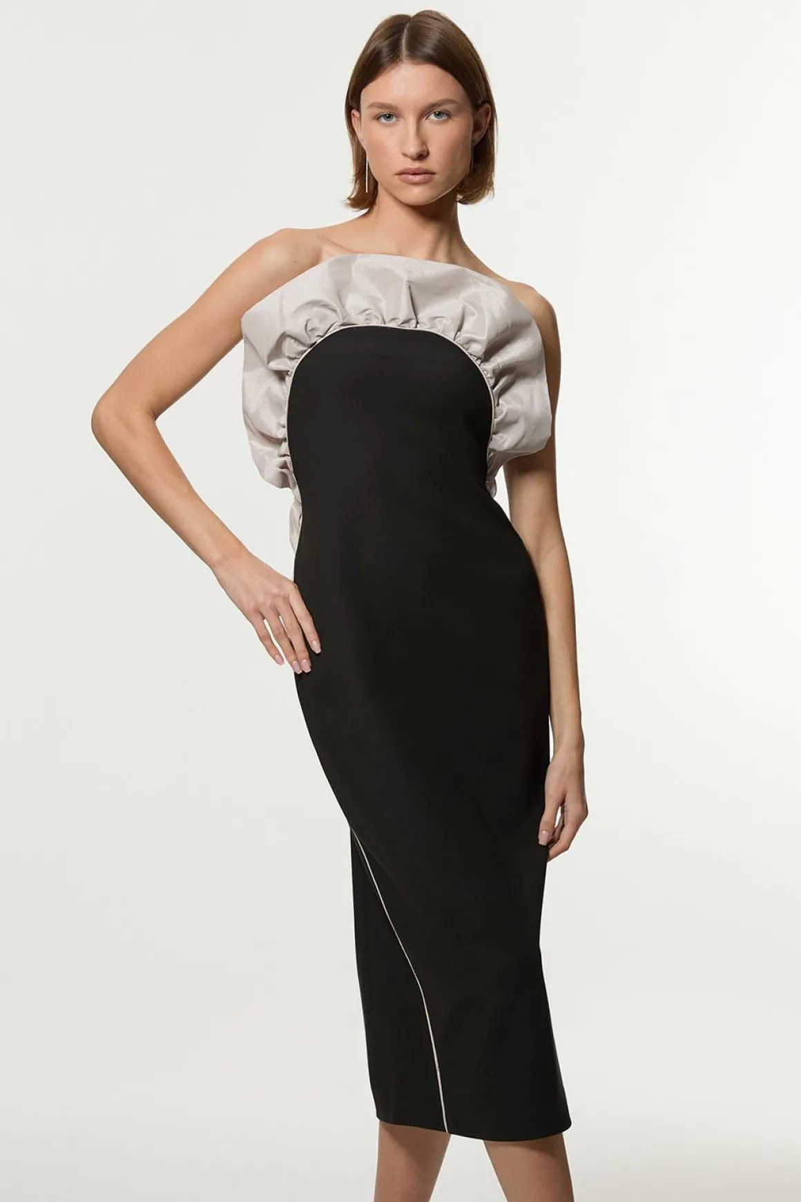 Robe midi ajustée à bandeau en taffetas stretch compact ornée de volants