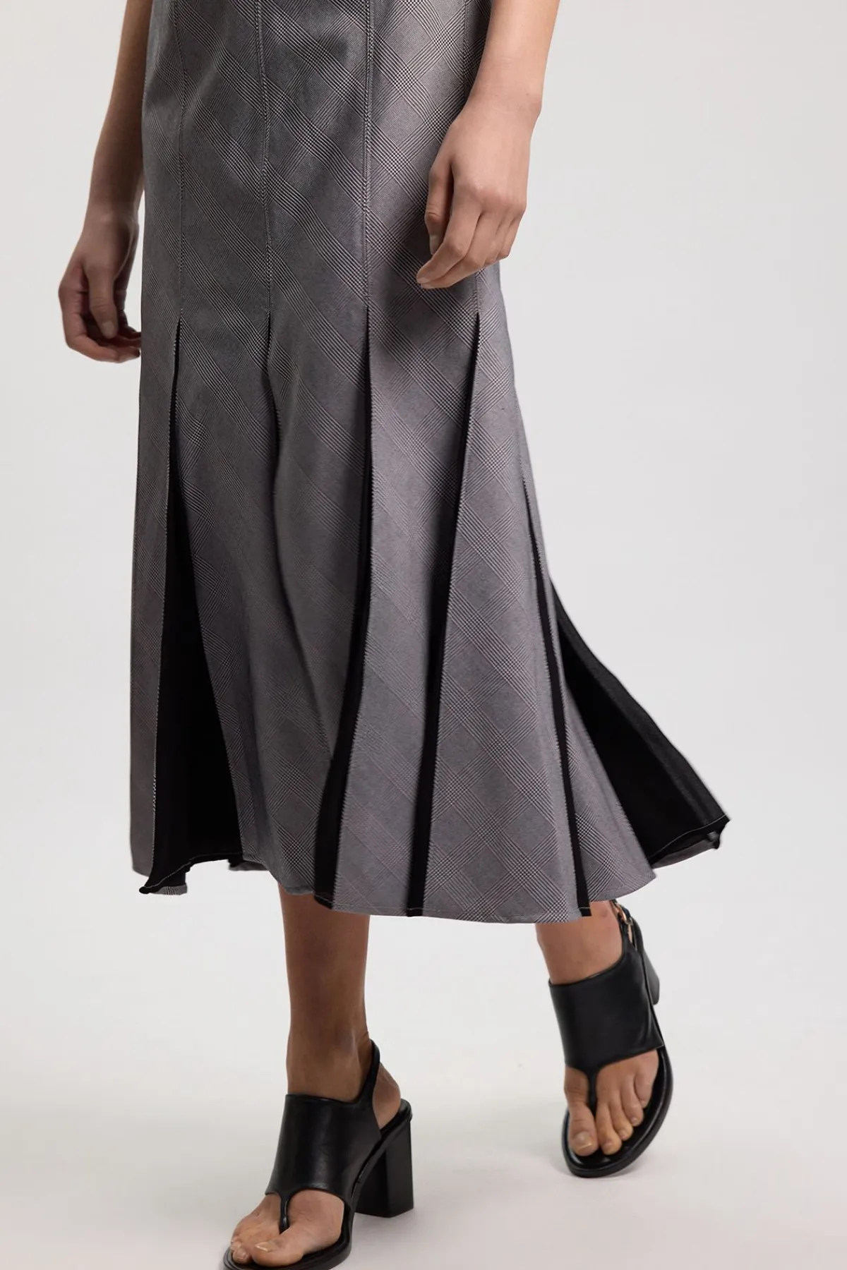 KarenMillen Robe Midi Ajustée À Carreaux Avec Détails Godets<Femme Robes|Robes Mi-Longues