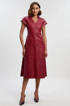 Robe Midi Ajustée à Col en Cuir