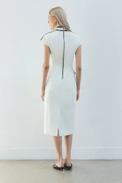 Robe Midi Ajustée Col Montant Avec Fermeture Verrou Et Détails SYNTHÉTIQUE En Tissu Stretch Compact