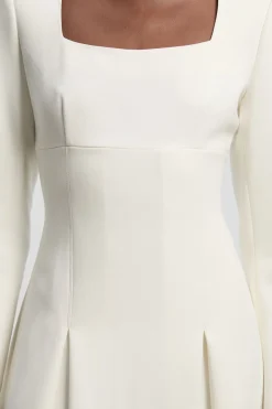 Robe Midi Ajustée à Décolleté Cœur en Tissu Stretch