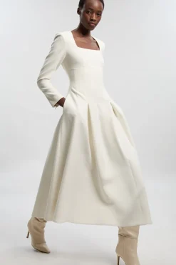 Robe Midi Ajustée à Décolleté Cœur en Tissu Stretch