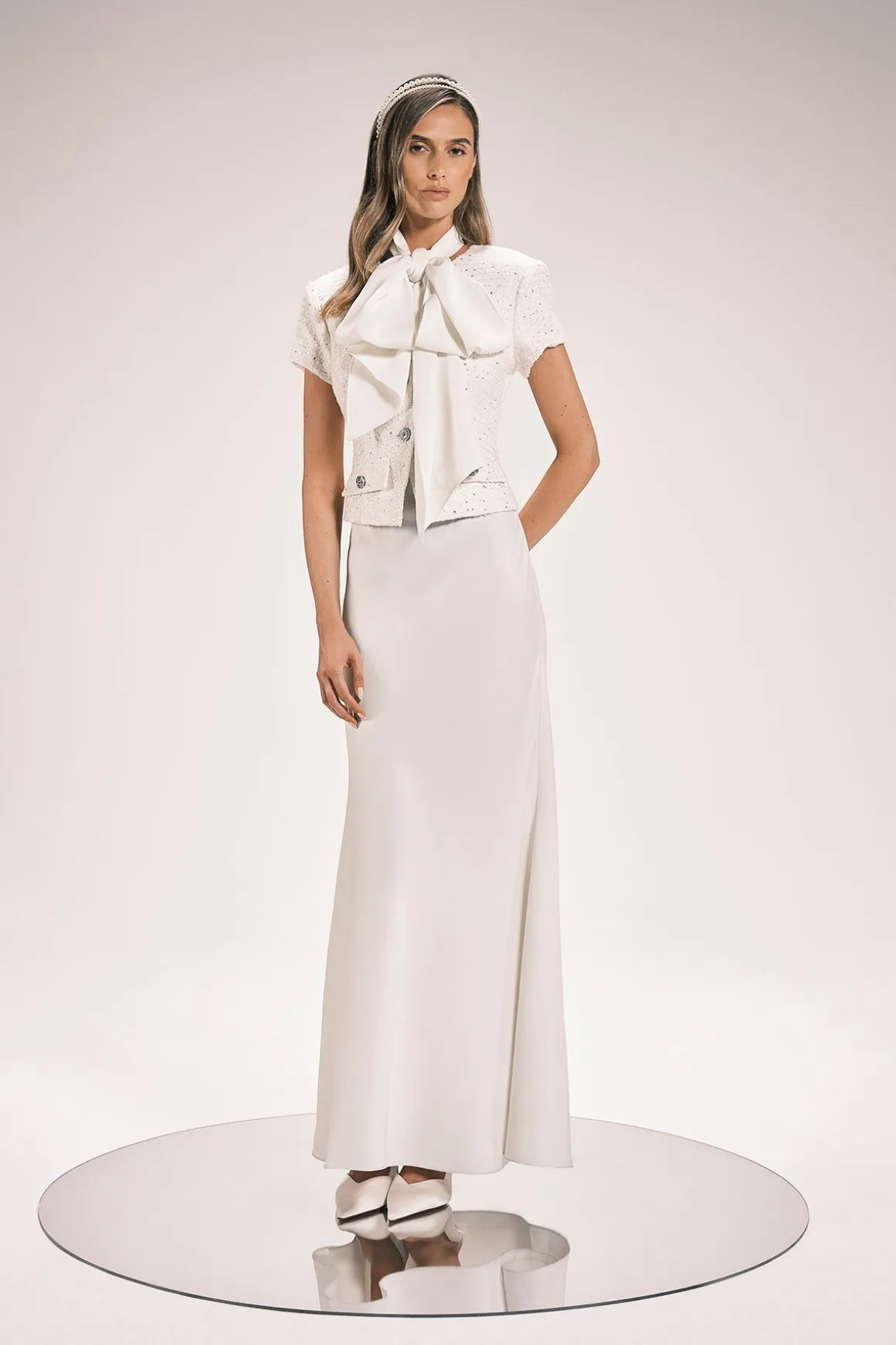 Robe Midi Ajustée En Mélange De Satin Et Bouclé Avec Col À Nouer