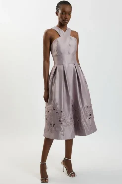 Robe Midi Ajustée En Satin Avec Découpes Ajourées Et Col Licou