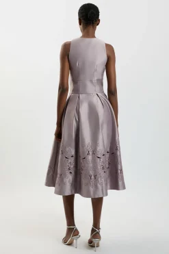 Robe Midi Ajustée En Satin Avec Découpes Ajourées Et Col Licou