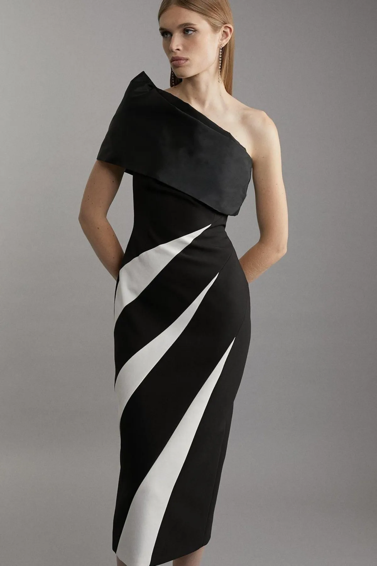 KarenMillen Robe midi ajustée en taffetas avec panneau asymétrique à une épaule<Femme Toutes Les Robes|Robes Mi-Longues